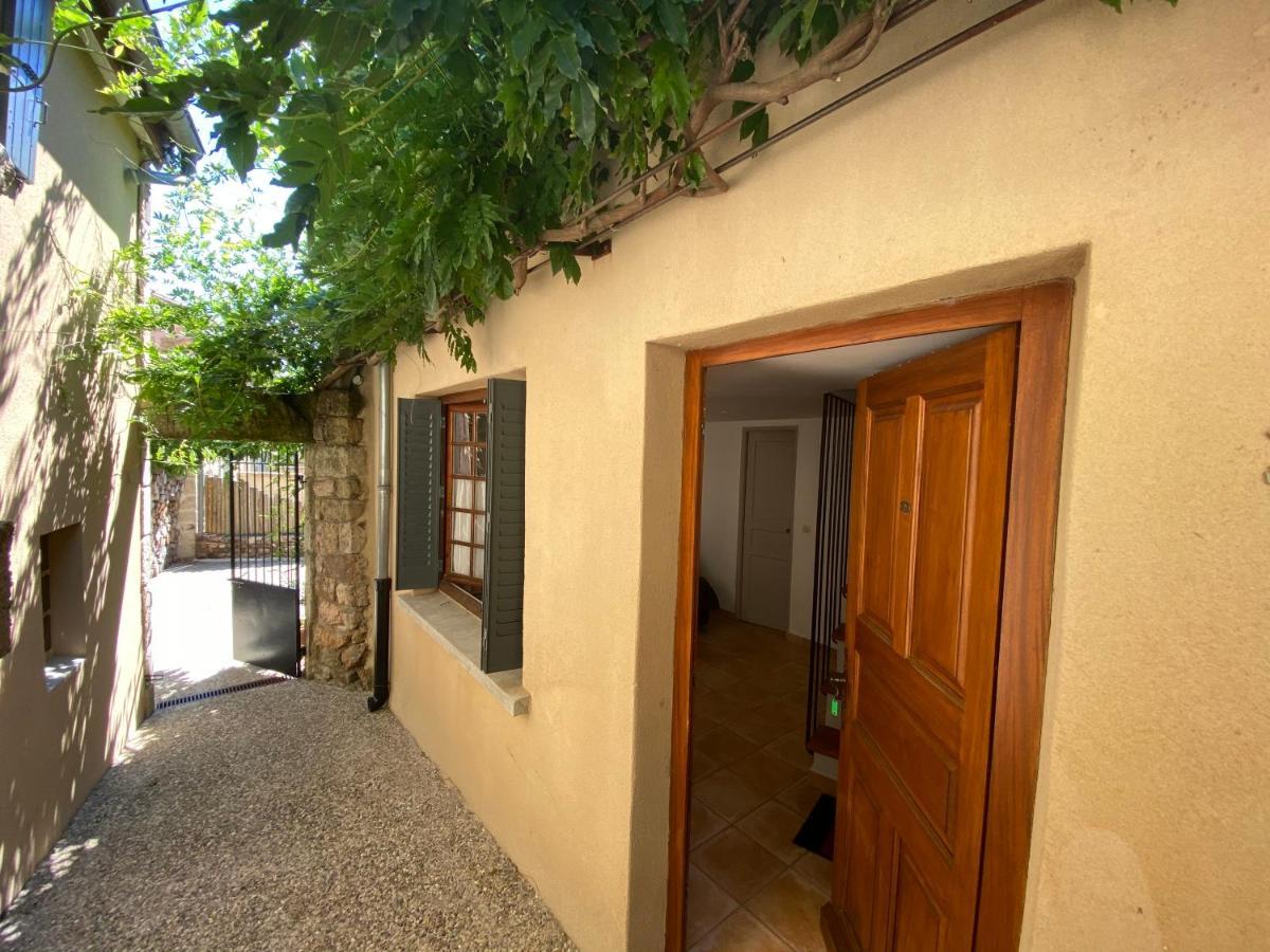 Auberge De La Tour De Brison Sanilhac  Ruang foto